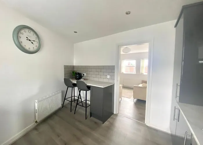 Lovely Stylish Apartment Near Penny Lane! Free Parking