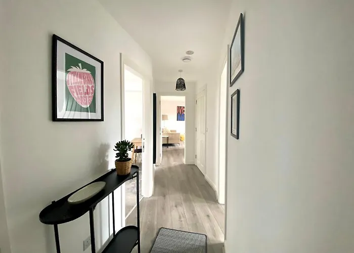 Lovely Stylish Apartment Near Penny Lane! Free Parking
