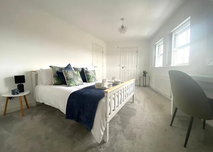 Lovely Stylish Apartment Near Penny Lane! Free Parking