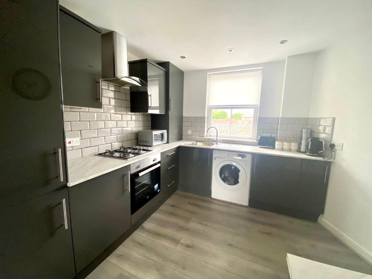 Lovely Stylish Near Penny Lane! Free Parking Apartment